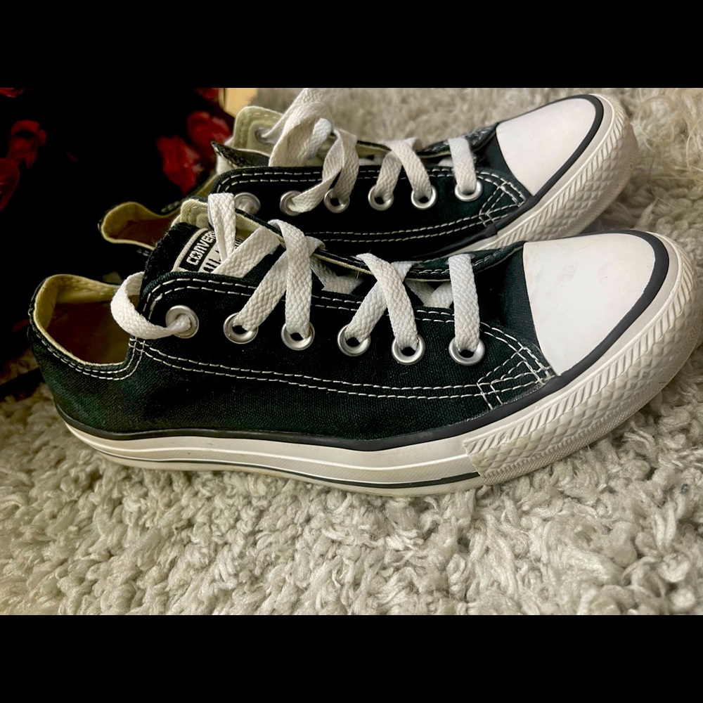 Womens 6.5 converse shoes